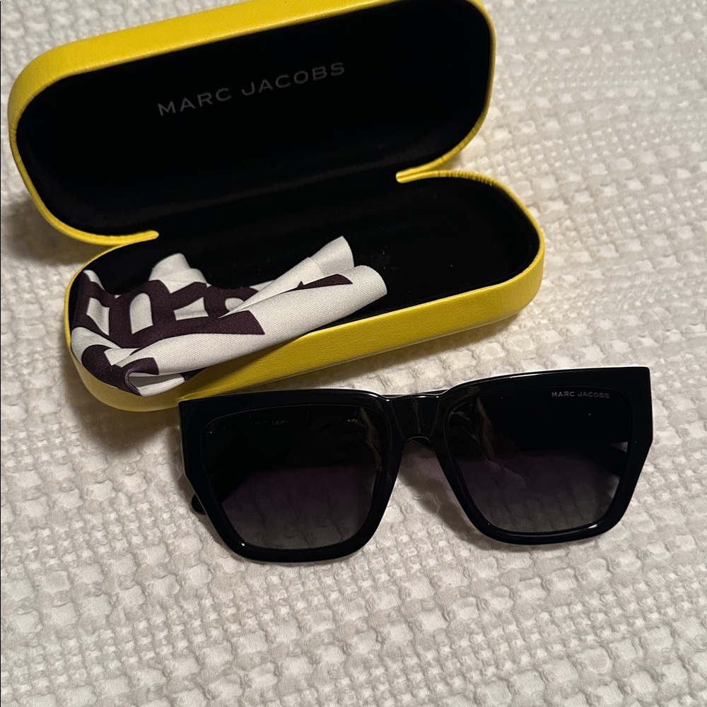 Marc Jacobs Black polarized Sunglasses with Yellow Case